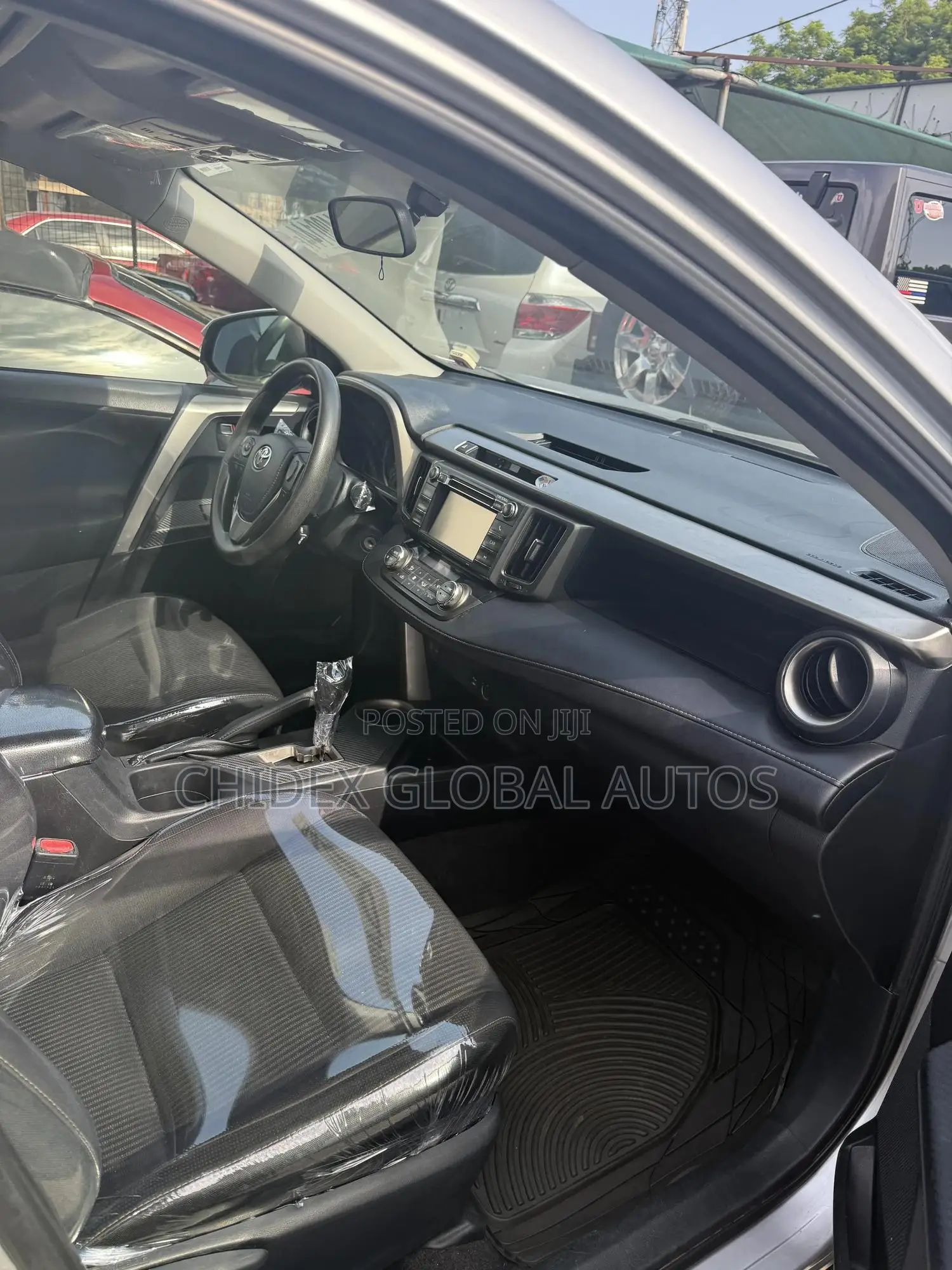 Toyota RAV4 XLE AWD (2.5L 4cyl 6A) 2013 Silver