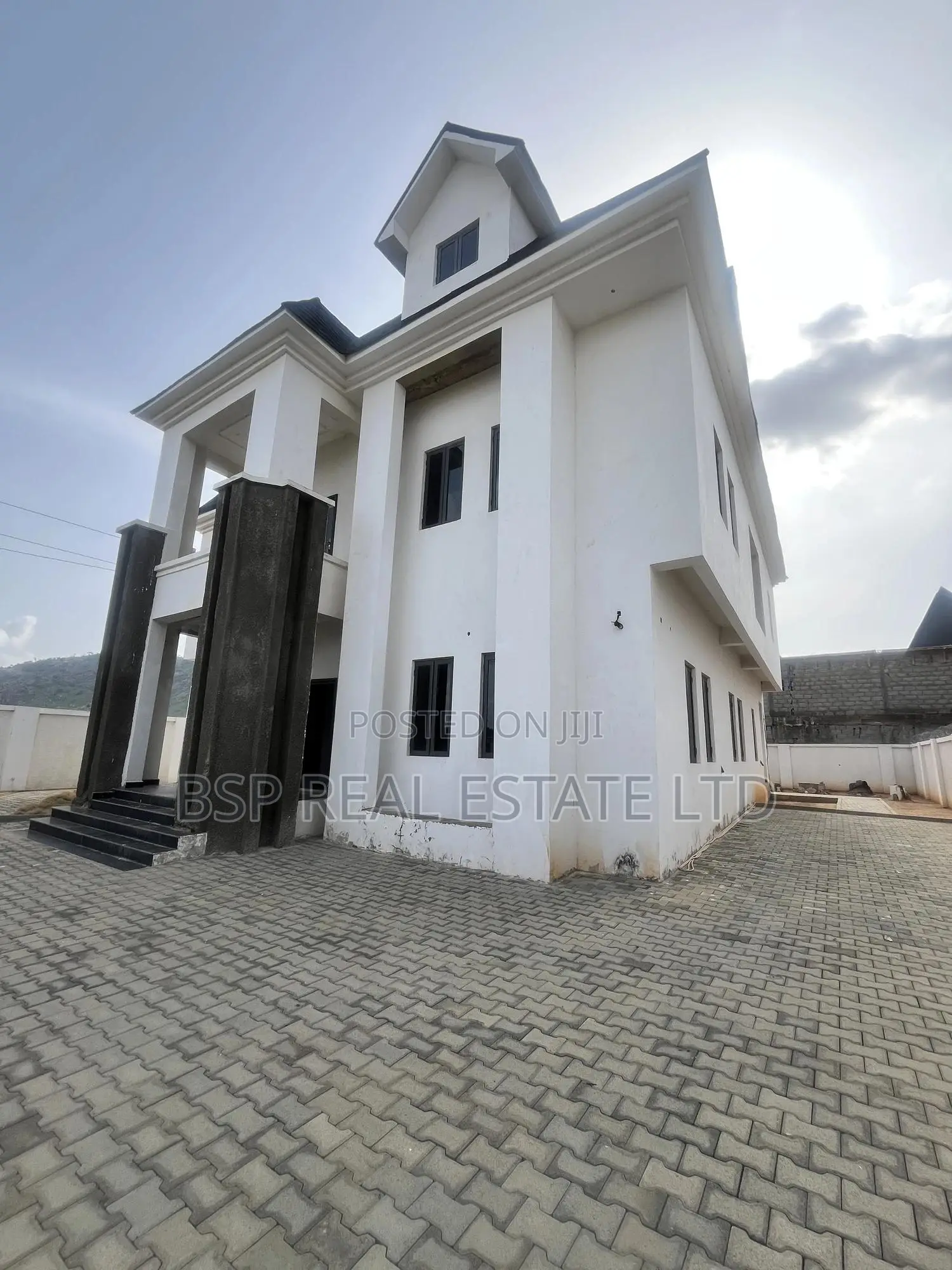5bdrm Duplex in Efab Estate, Gwarinpa for sale