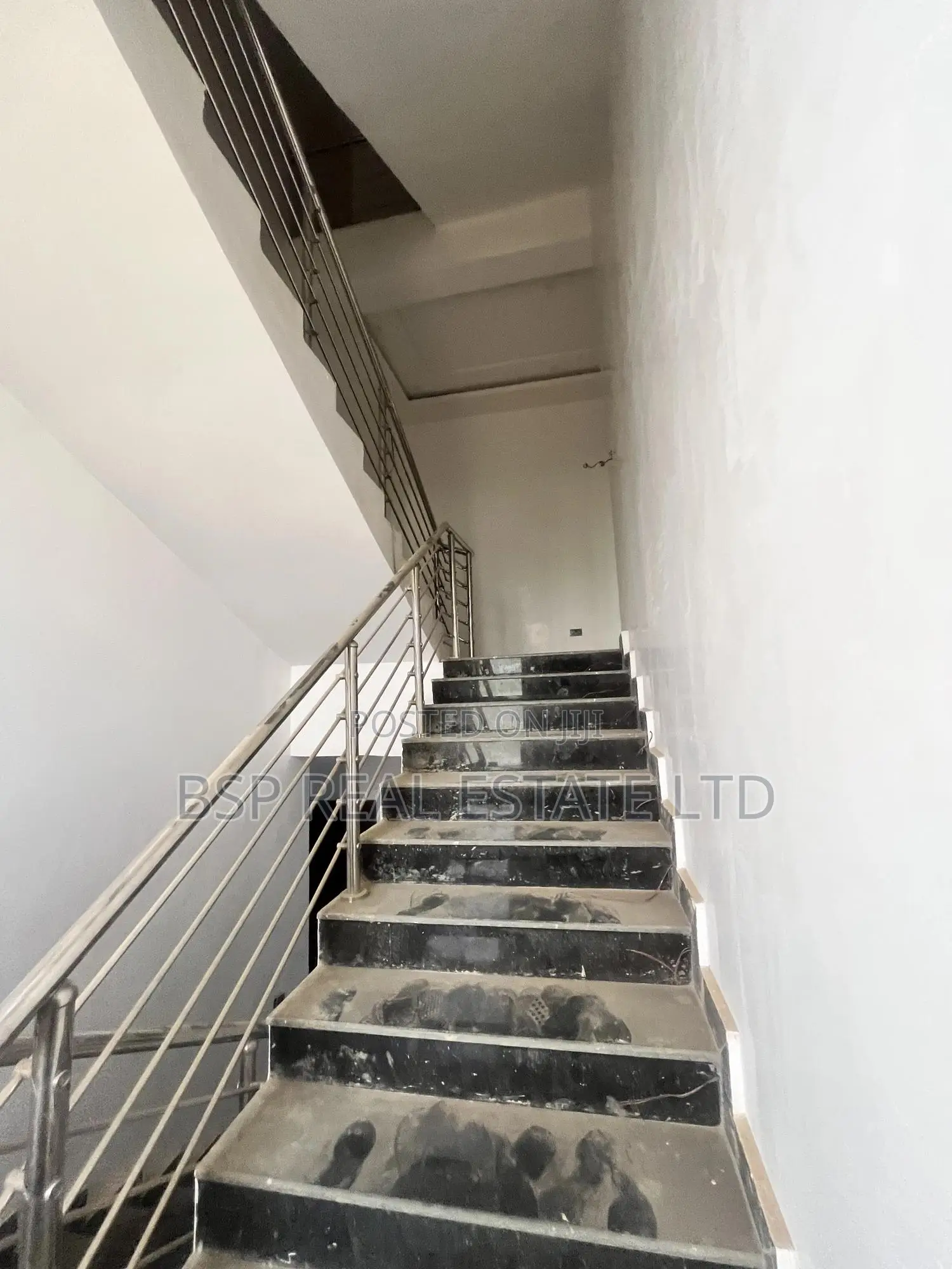 5bdrm Duplex in Efab Estate, Gwarinpa for sale