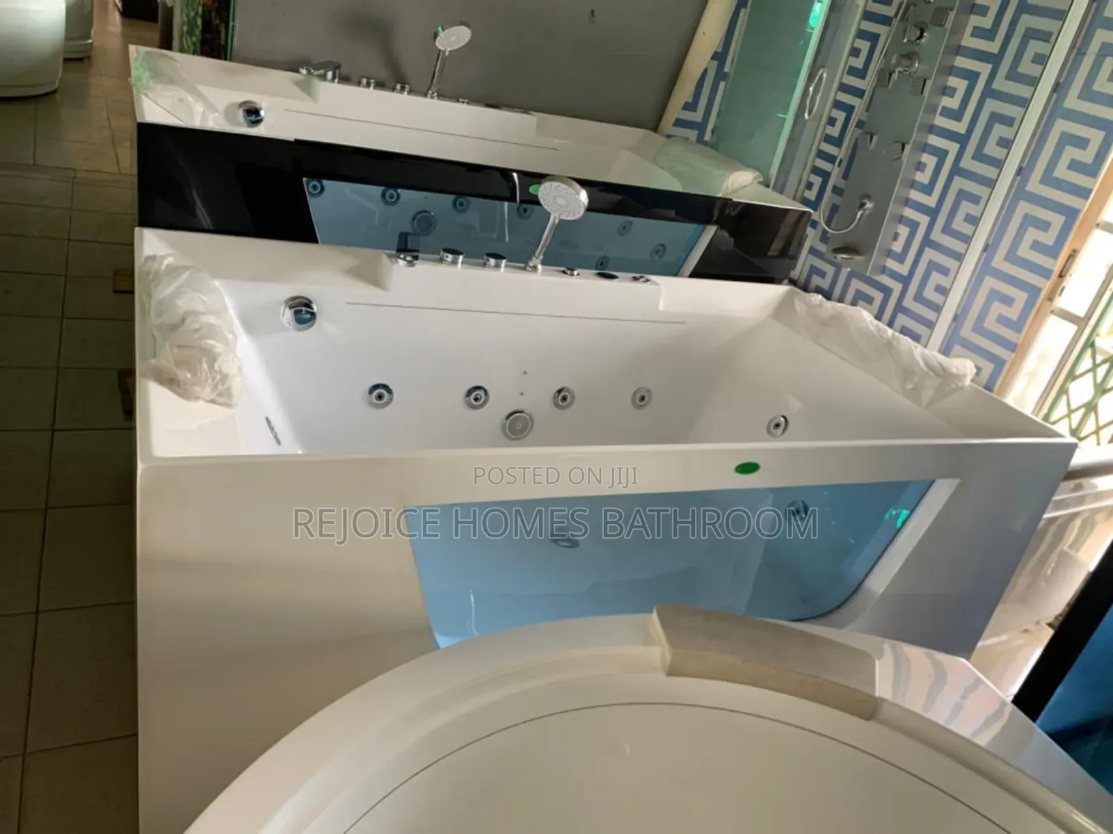 Luxury Acrylic Whirlpool Jacuzzi Bathtub With Massage Jets