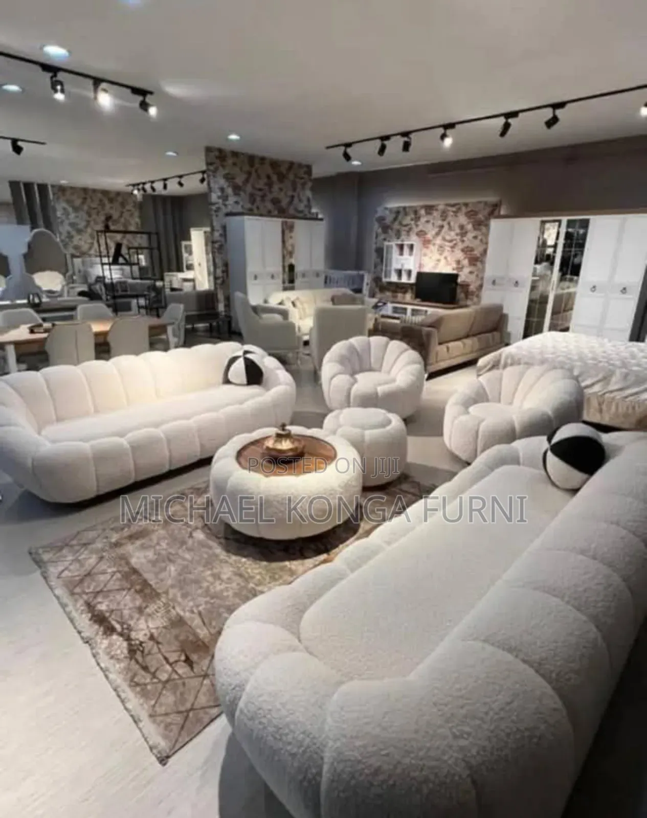 Classic Sofa With Puff