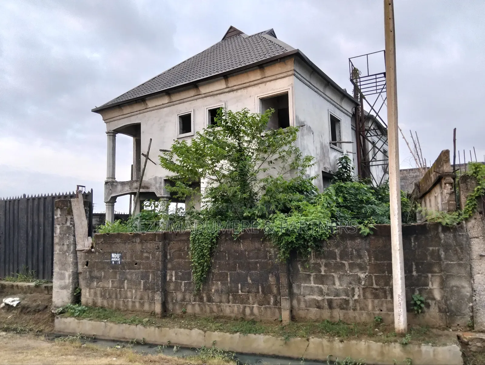 4bdrm Duplex in Mandela Estate Sars for sale