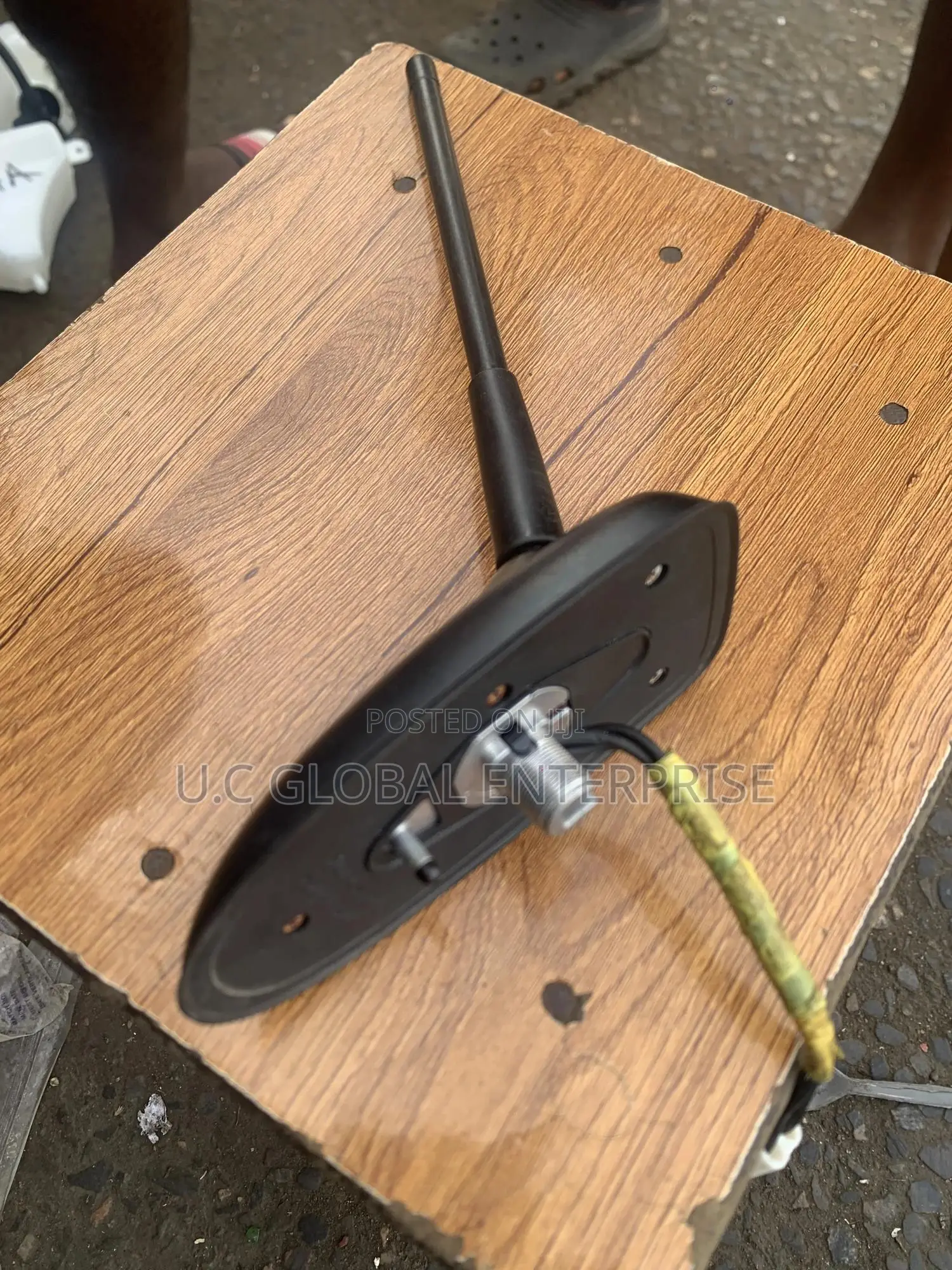Roof Antanal for Toyota Venza Available