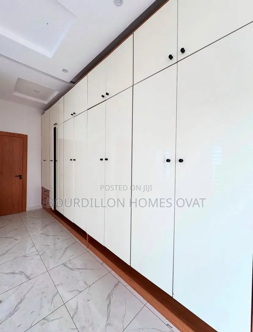 4bdrm Duplex in Ologolo for sale