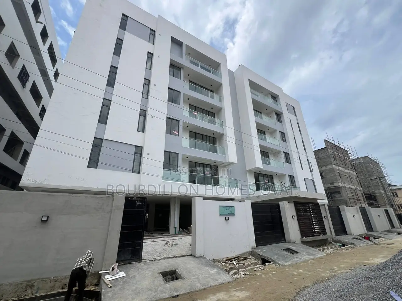 3bdrm Maisonette in Lekki Phase 1 for sale