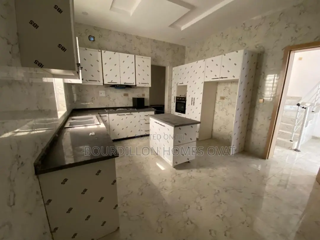 4bdrm Duplex in Lekki for sale