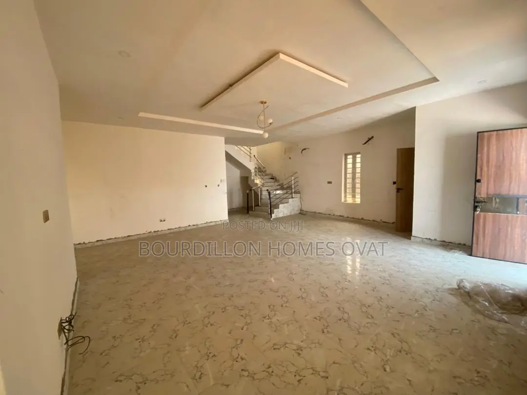 5bdrm Duplex in Lekki for sale