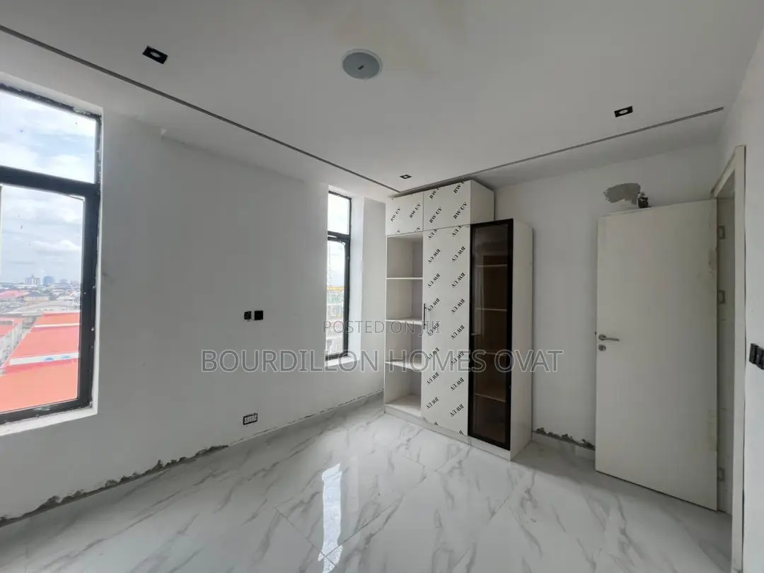 2bdrm Apartment in Lekki Phase 1 for sale