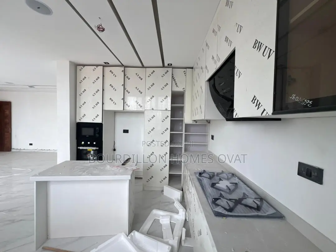 2bdrm Apartment in Lekki Phase 1 for sale