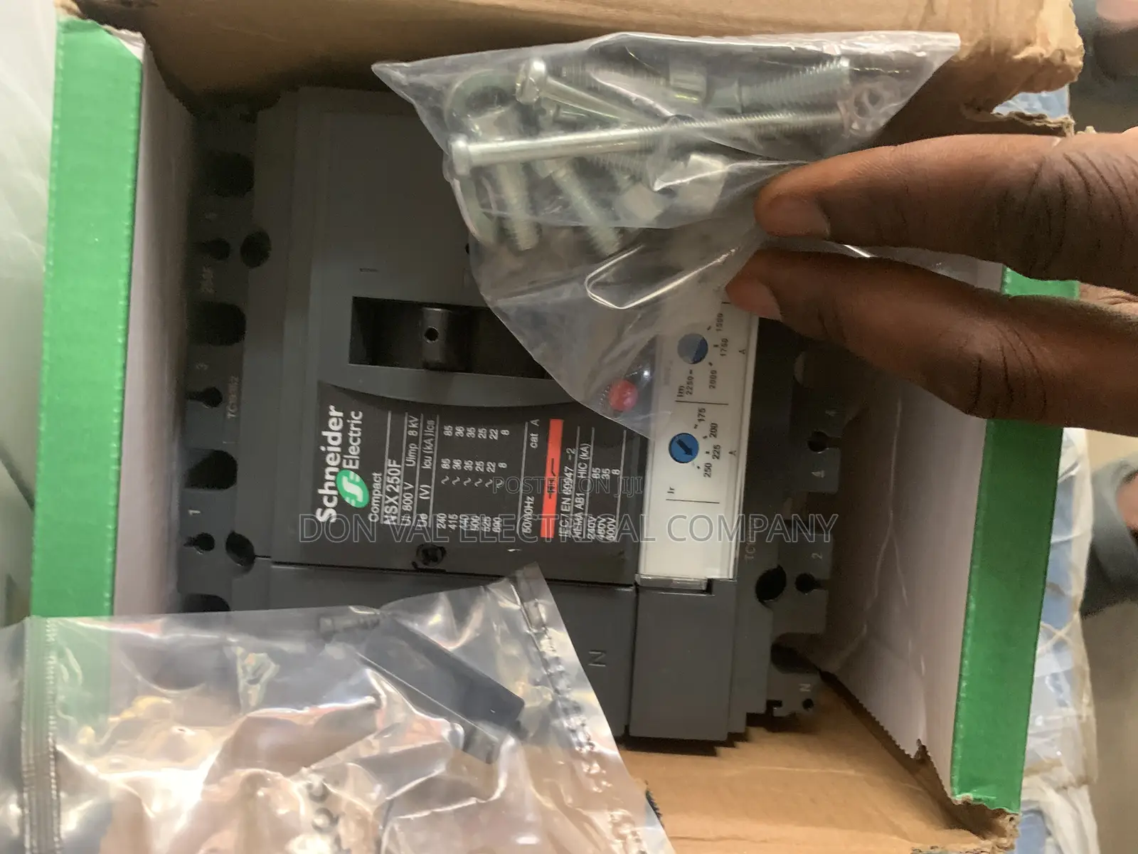 250amp 4pole Schneider Circuit Breaker McCb