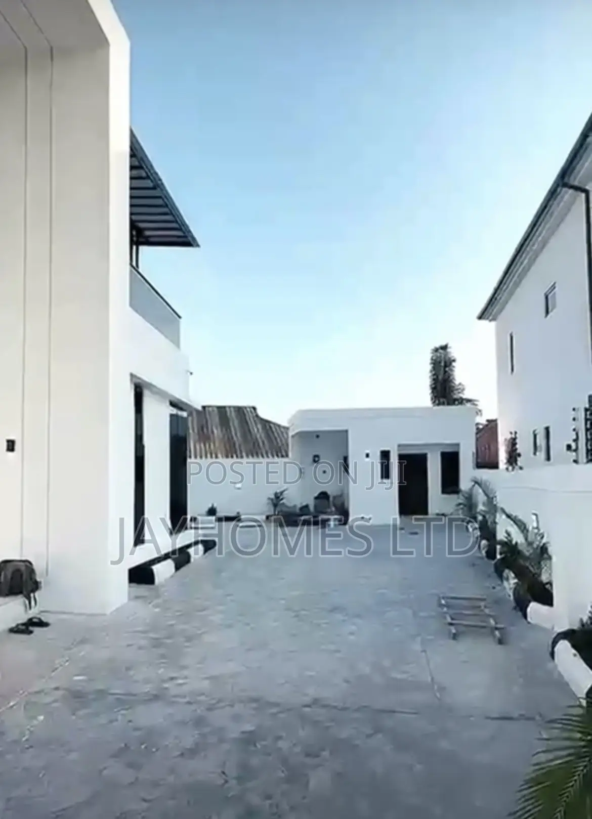 4 Bedroom Luxury Duplex in Back of Macdons Asaba for Sale