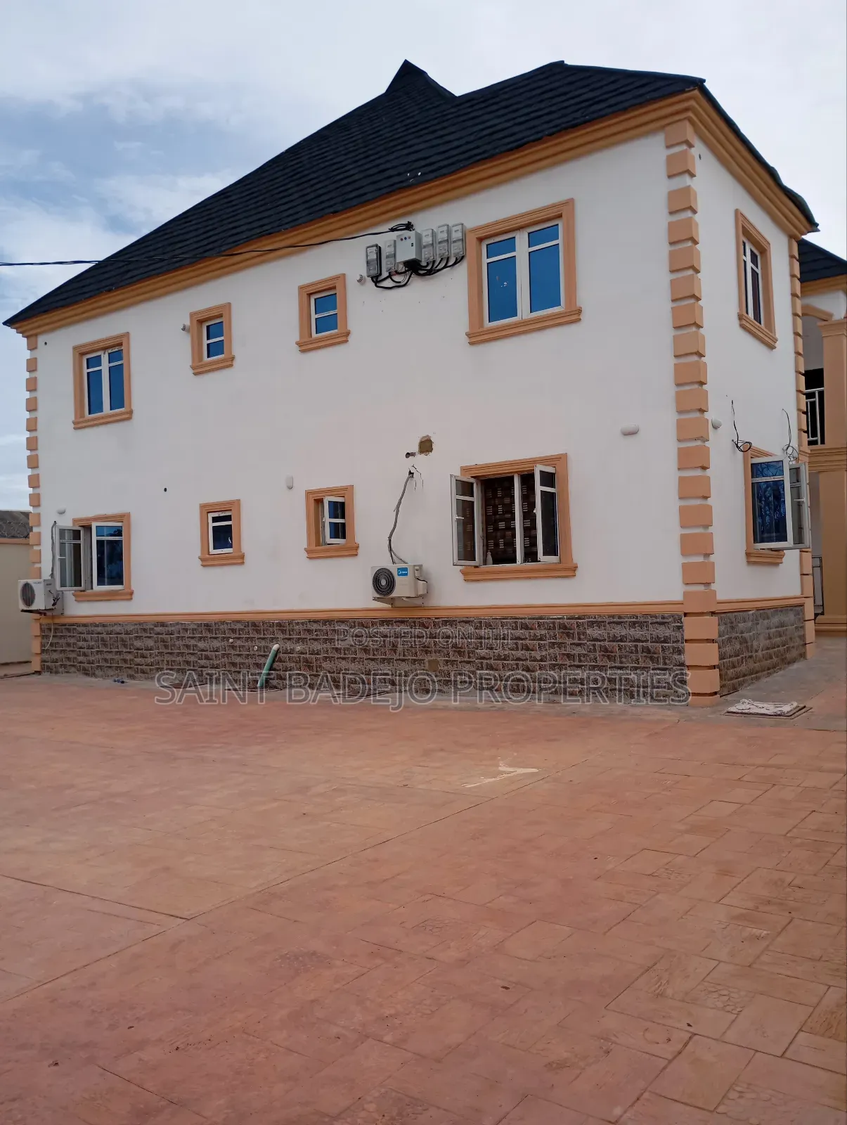 8bdrm Block of Flats in Kasbak College Area, Gberigbe for sale