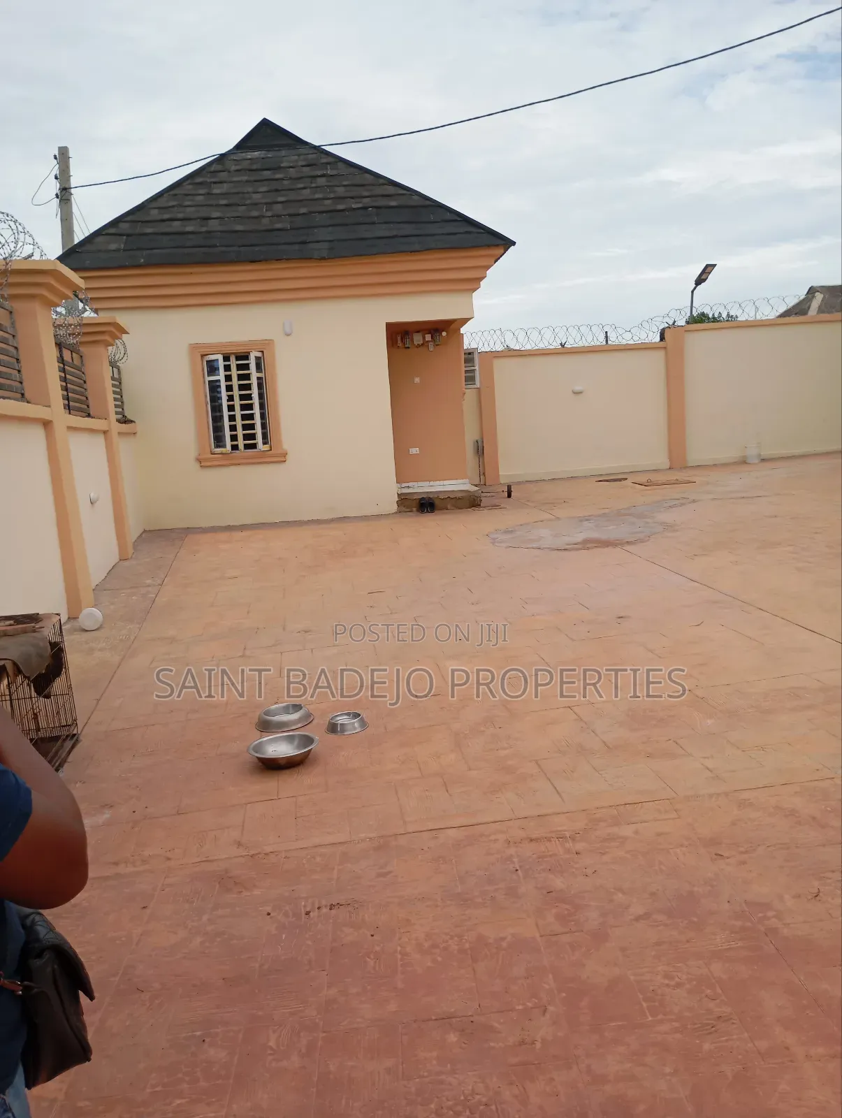 8bdrm Block of Flats in Kasbak College Area, Gberigbe for sale
