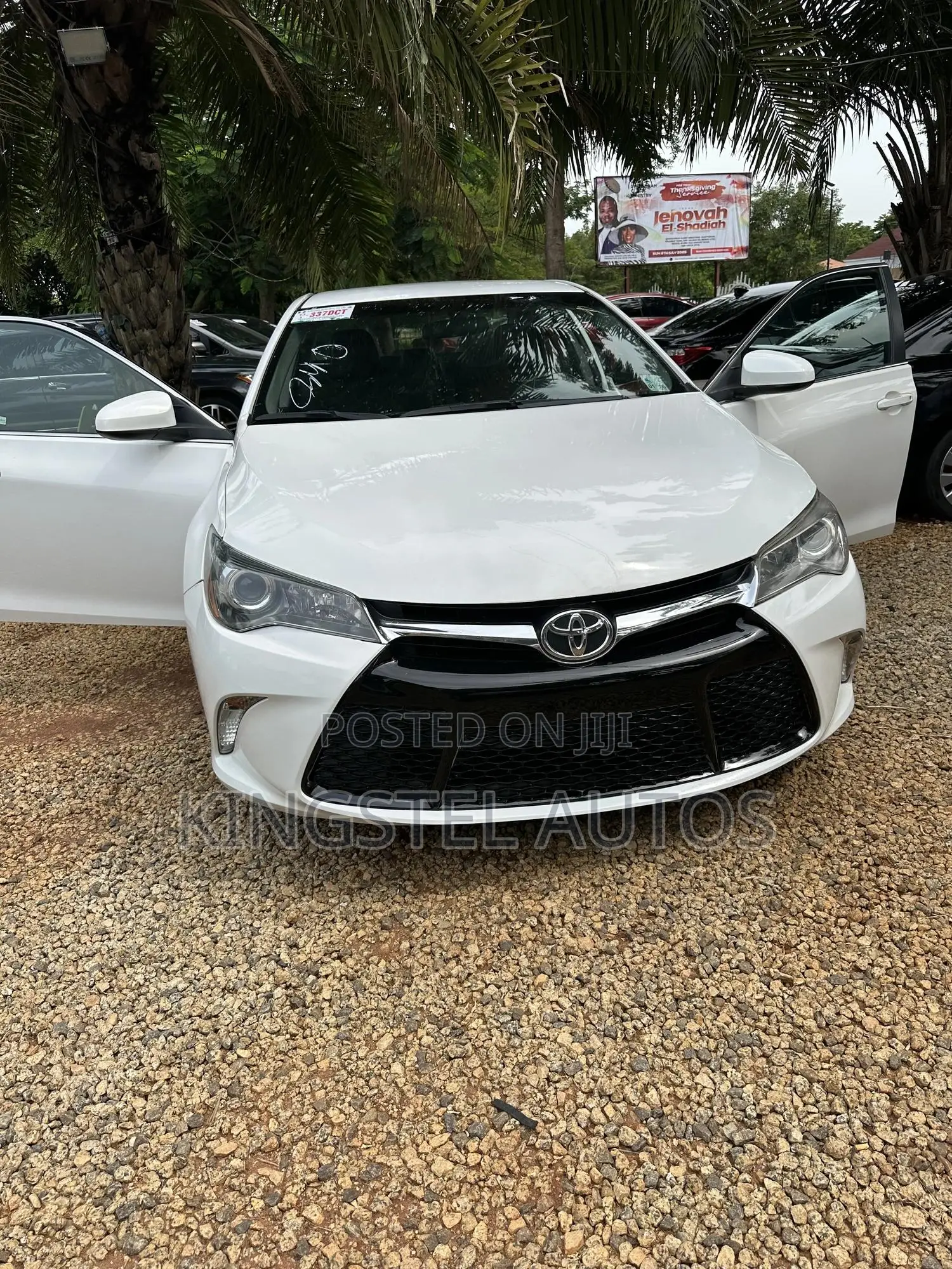 Toyota Camry SE w/Special Edition Pkg (2.5L 4cyl 6A) 2016 White