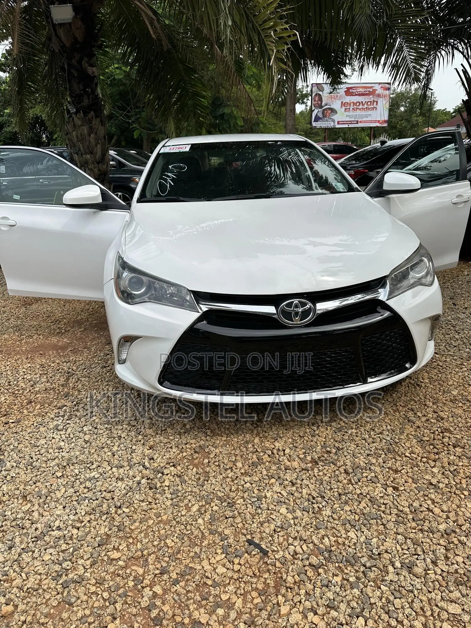 Toyota Camry SE w/Special Edition Pkg (2.5L 4cyl 6A) 2016 White