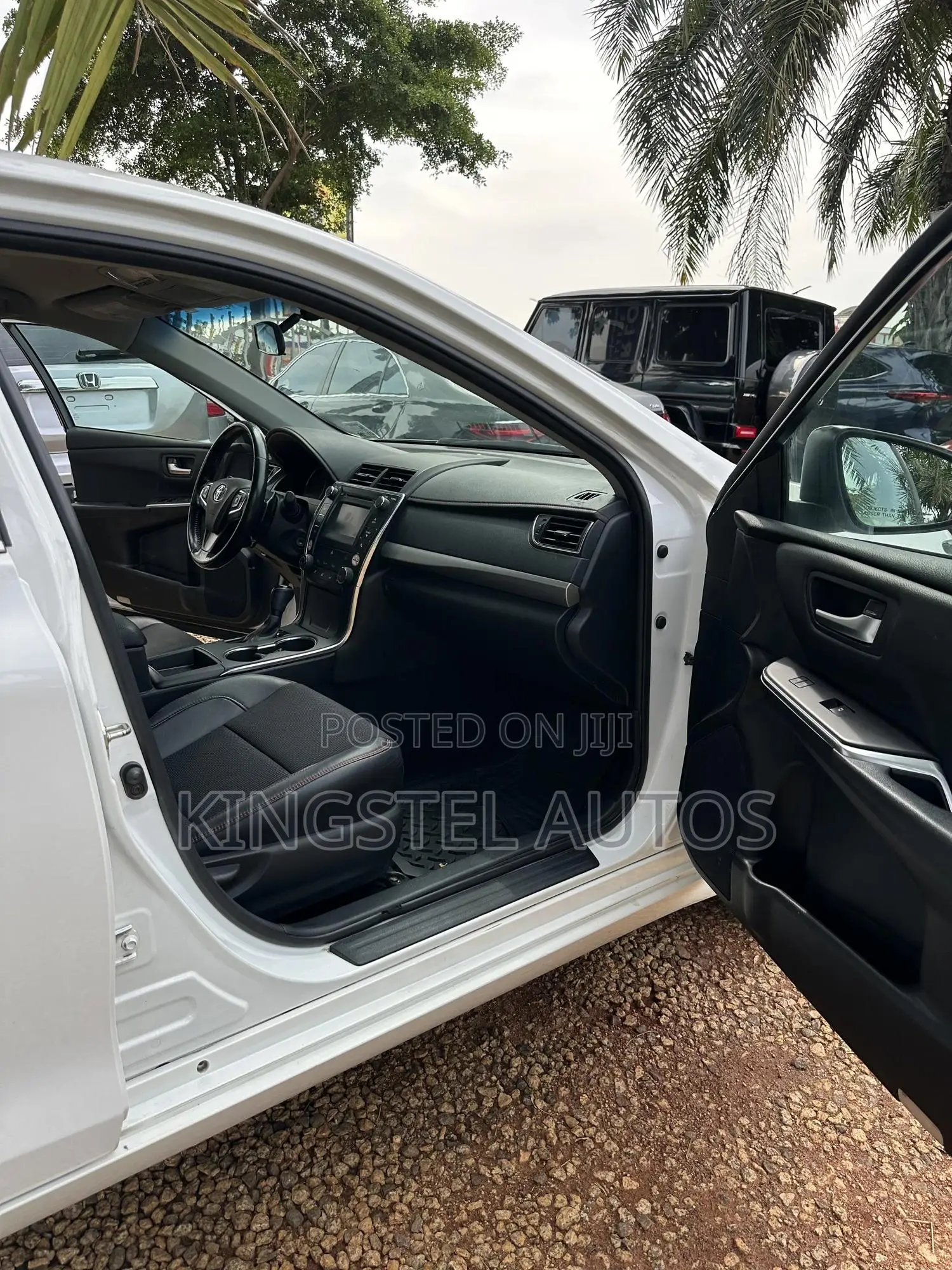 Toyota Camry SE w/Special Edition Pkg (2.5L 4cyl 6A) 2016 White