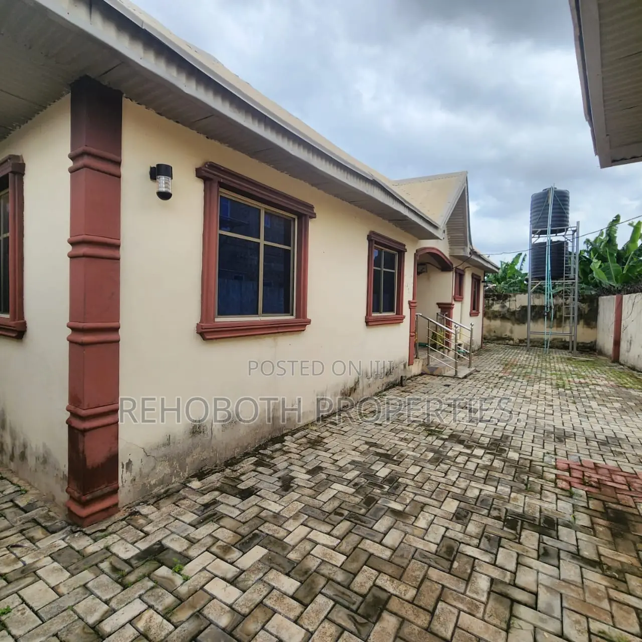 4bdrm Bungalow in Iyana Church, Ibadan for sale