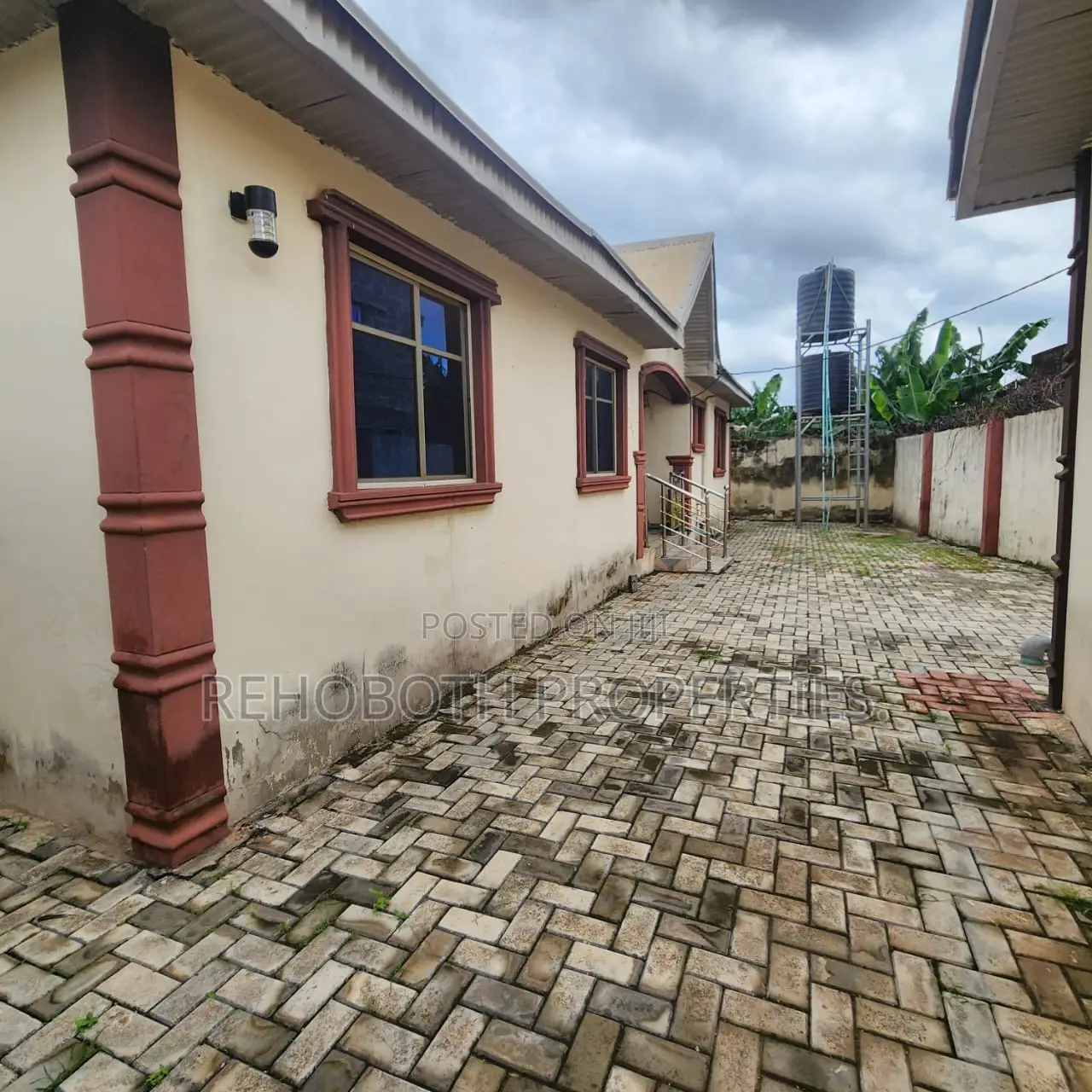 4bdrm Bungalow in Iyana Church, Ibadan for sale