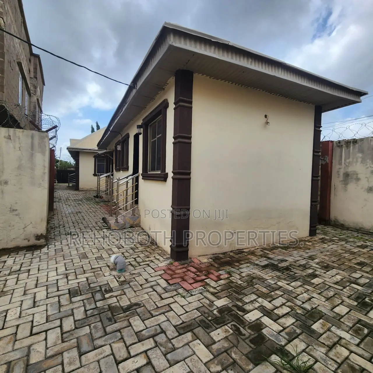 4bdrm Bungalow in Iyana Church, Ibadan for sale