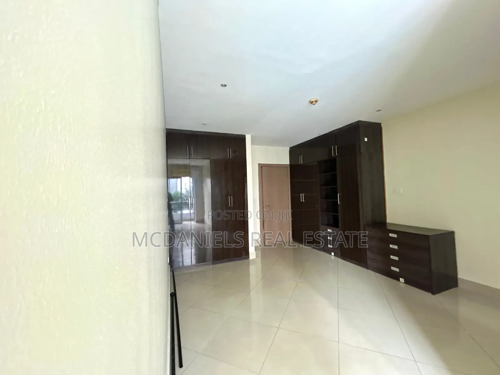 3bdrm Apartment in Ademola Adetokunbo for sale