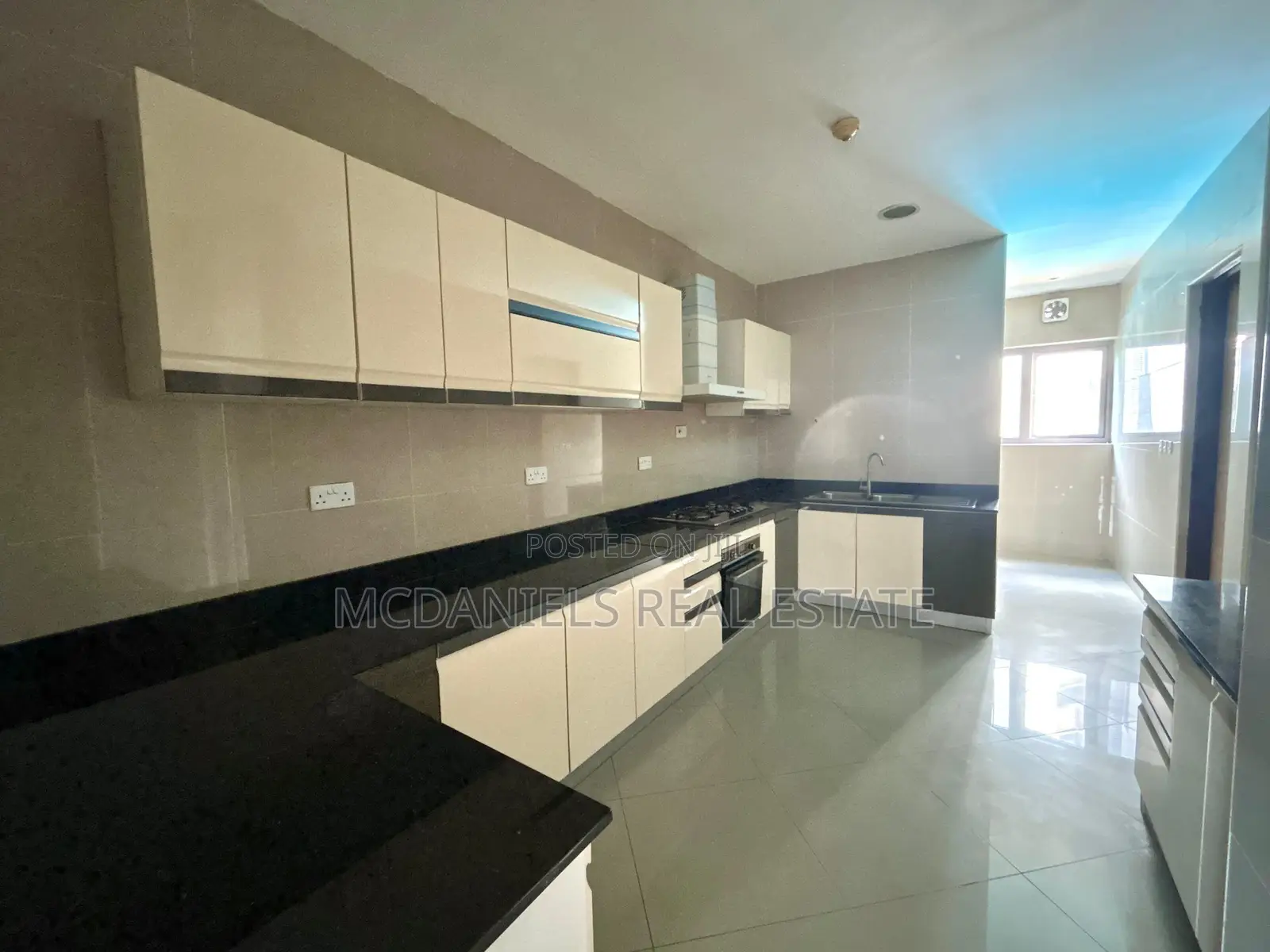 3bdrm Apartment in Ademola Adetokunbo for sale