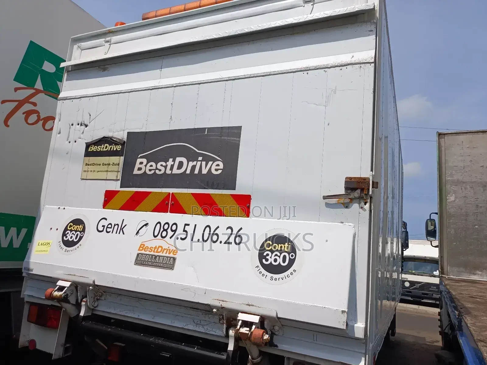 Mercedes Benz 814 Container Body Truck White