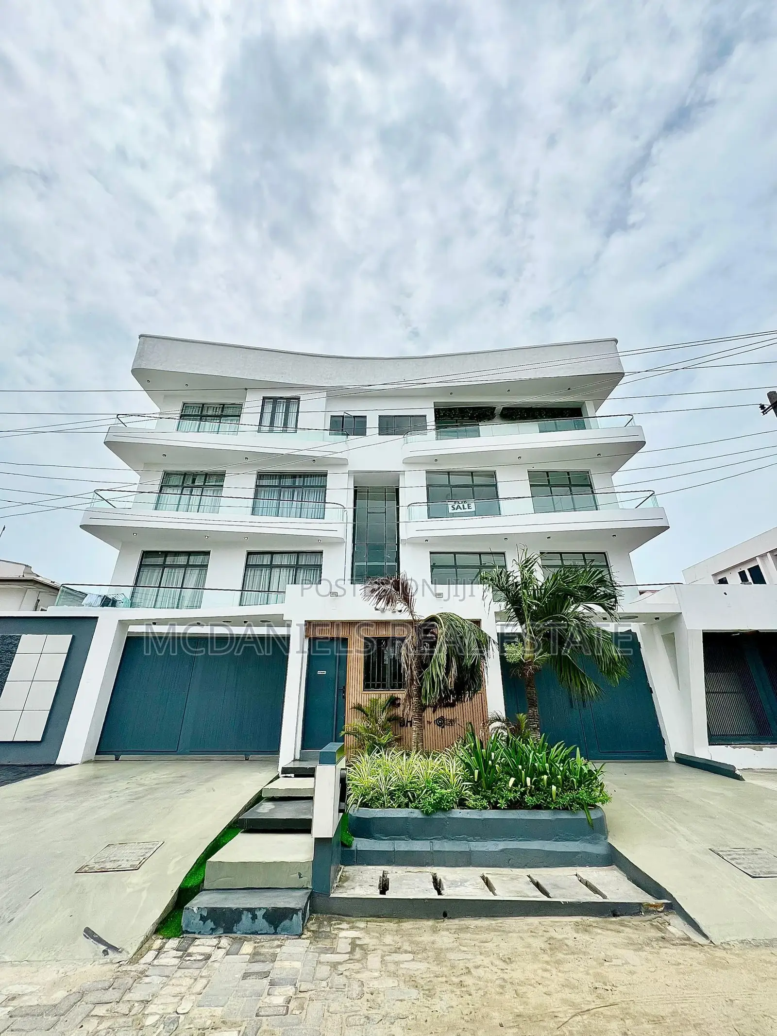 4bdrm Maisonette in Lekki Phase 1 for sale