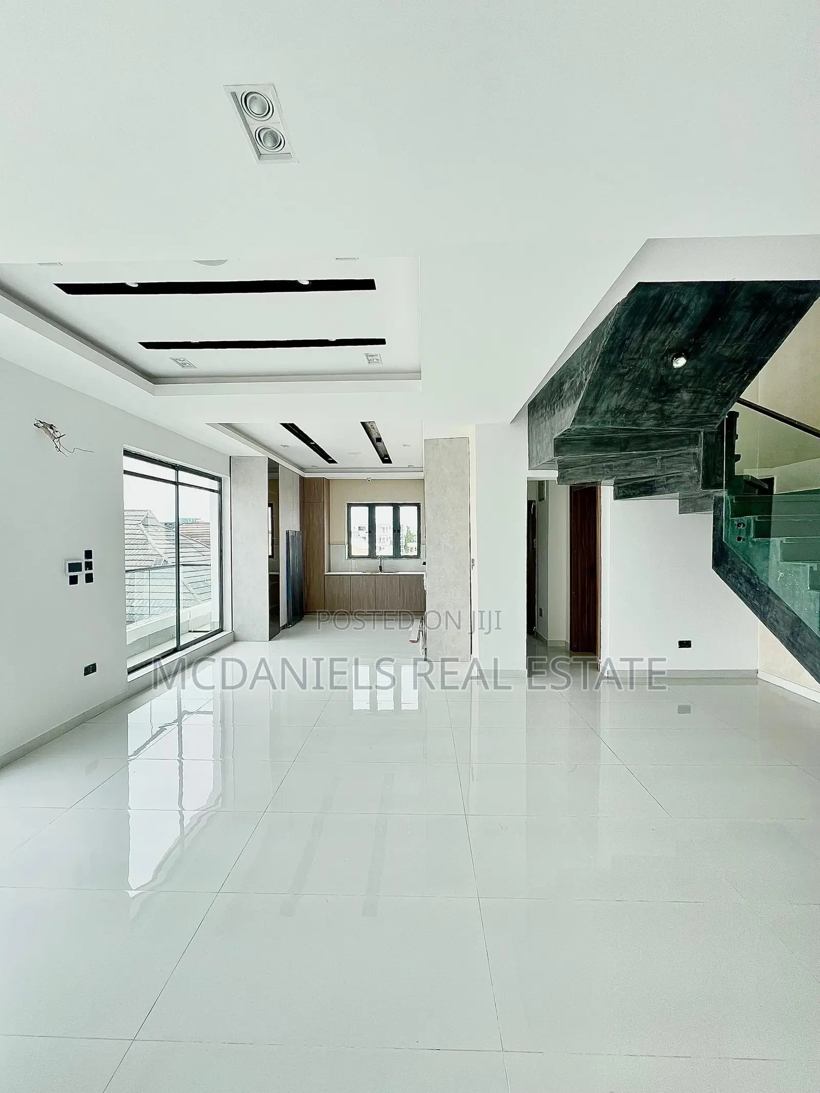4bdrm Maisonette in Lekki Phase 1 for sale