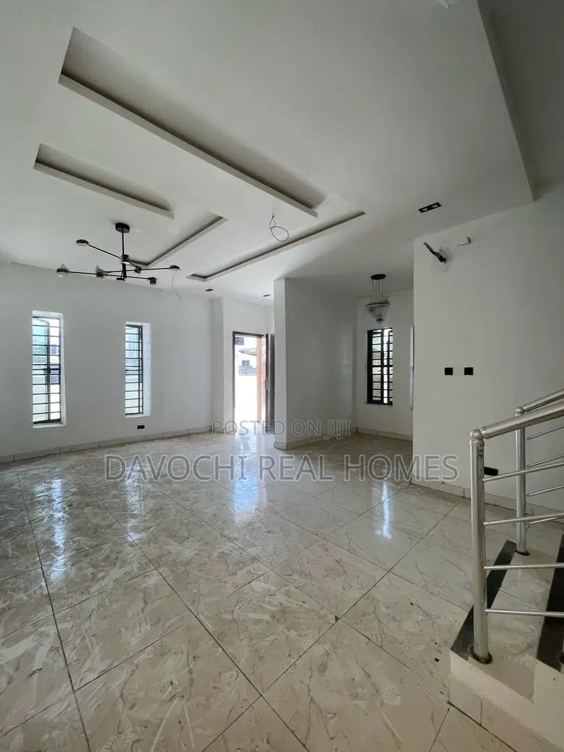 5bdrm Duplex in Orchid Road., Lekki Phase 2 for rent