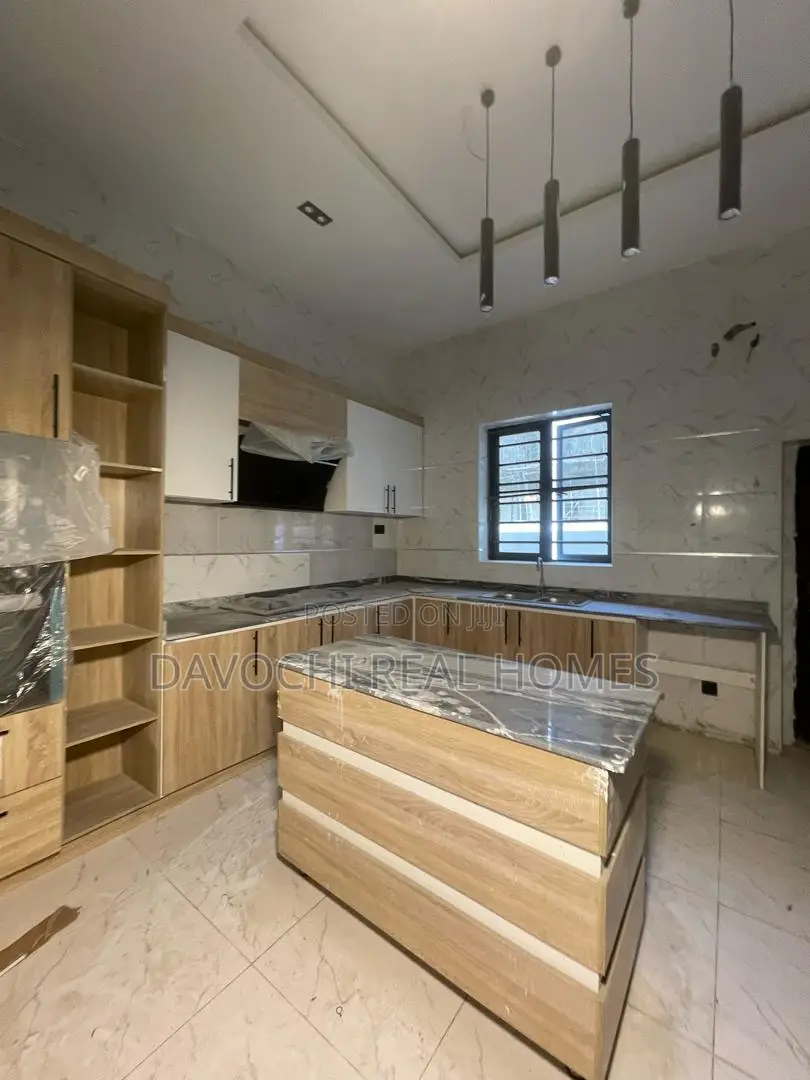 5bdrm Duplex in Orchid Road., Lekki Phase 2 for rent