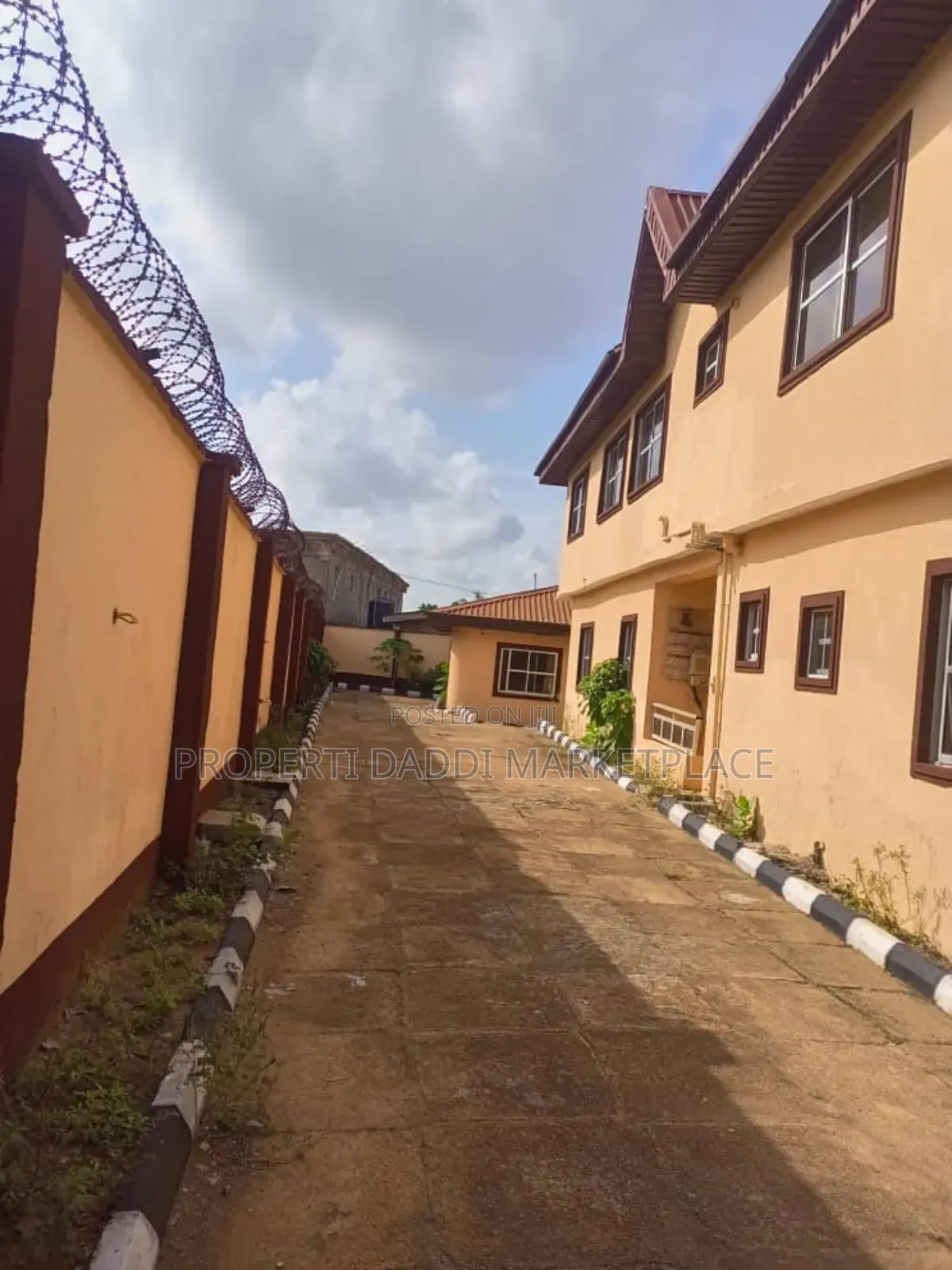 3bdrm Block of Flats in Ayobo for sale