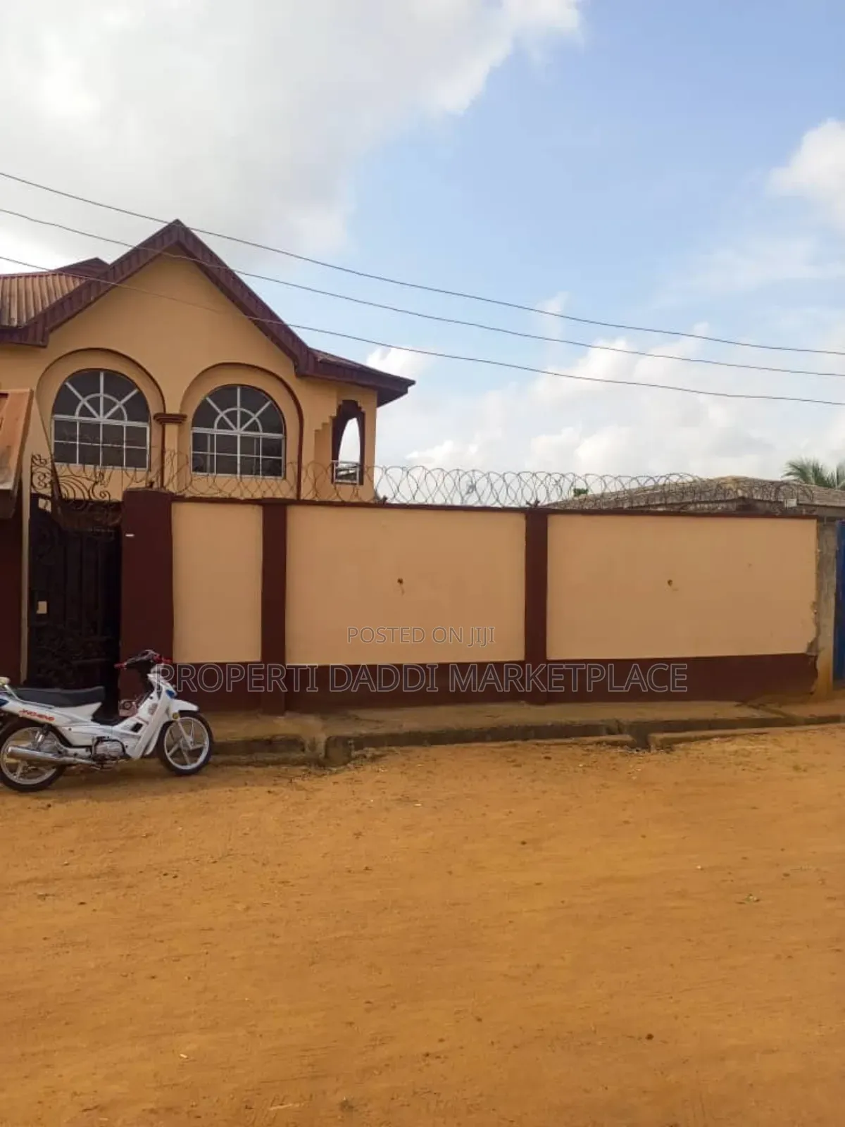 3bdrm Block of Flats in Ayobo for sale