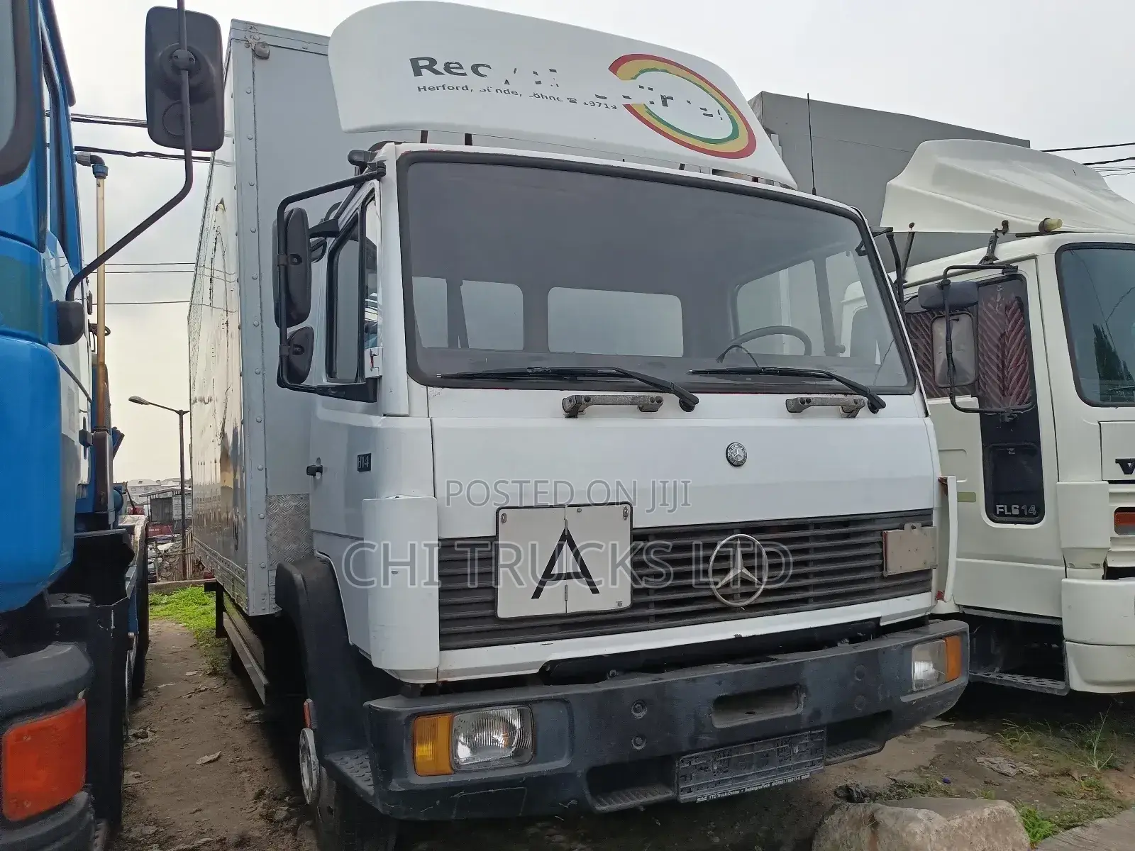 Mercedes Benz Truck With Hydraulic Lift Jack Door