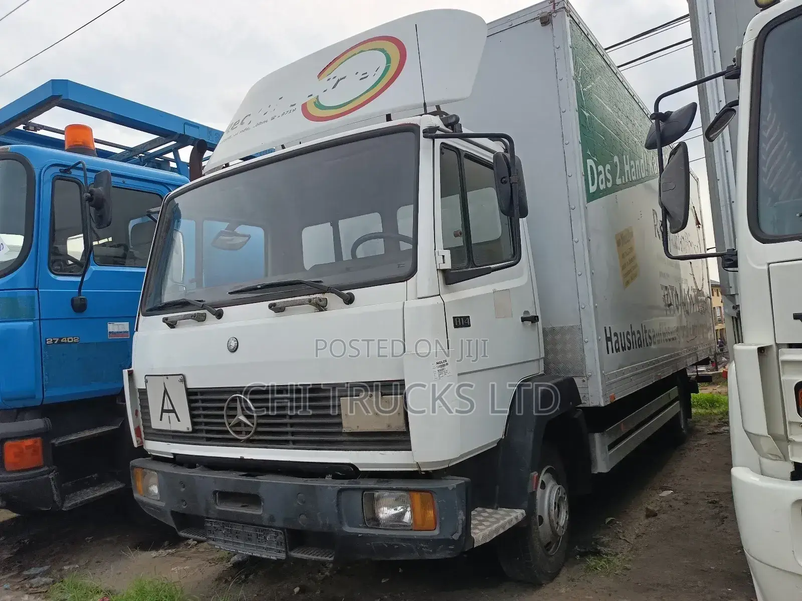 Mercedes Benz Truck With Hydraulic Lift Jack Door