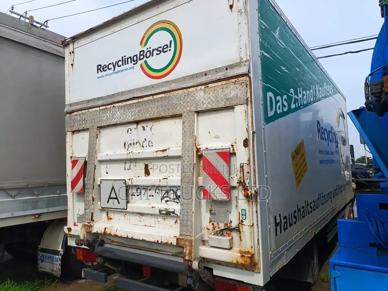 Mercedes Benz Truck With Hydraulic Lift Jack Door