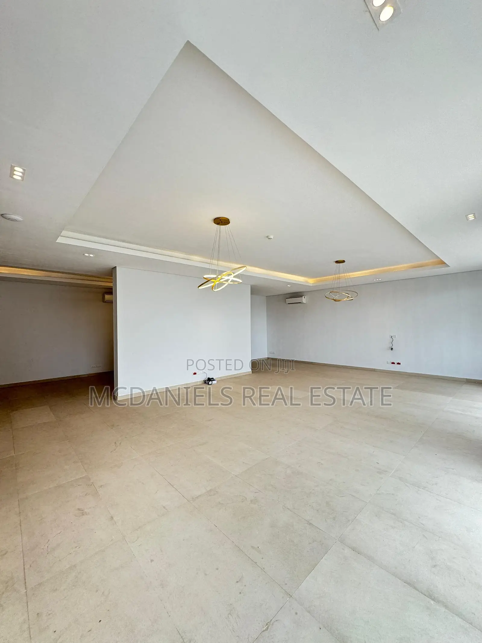 4bdrm Duplex in Banana Island for sale