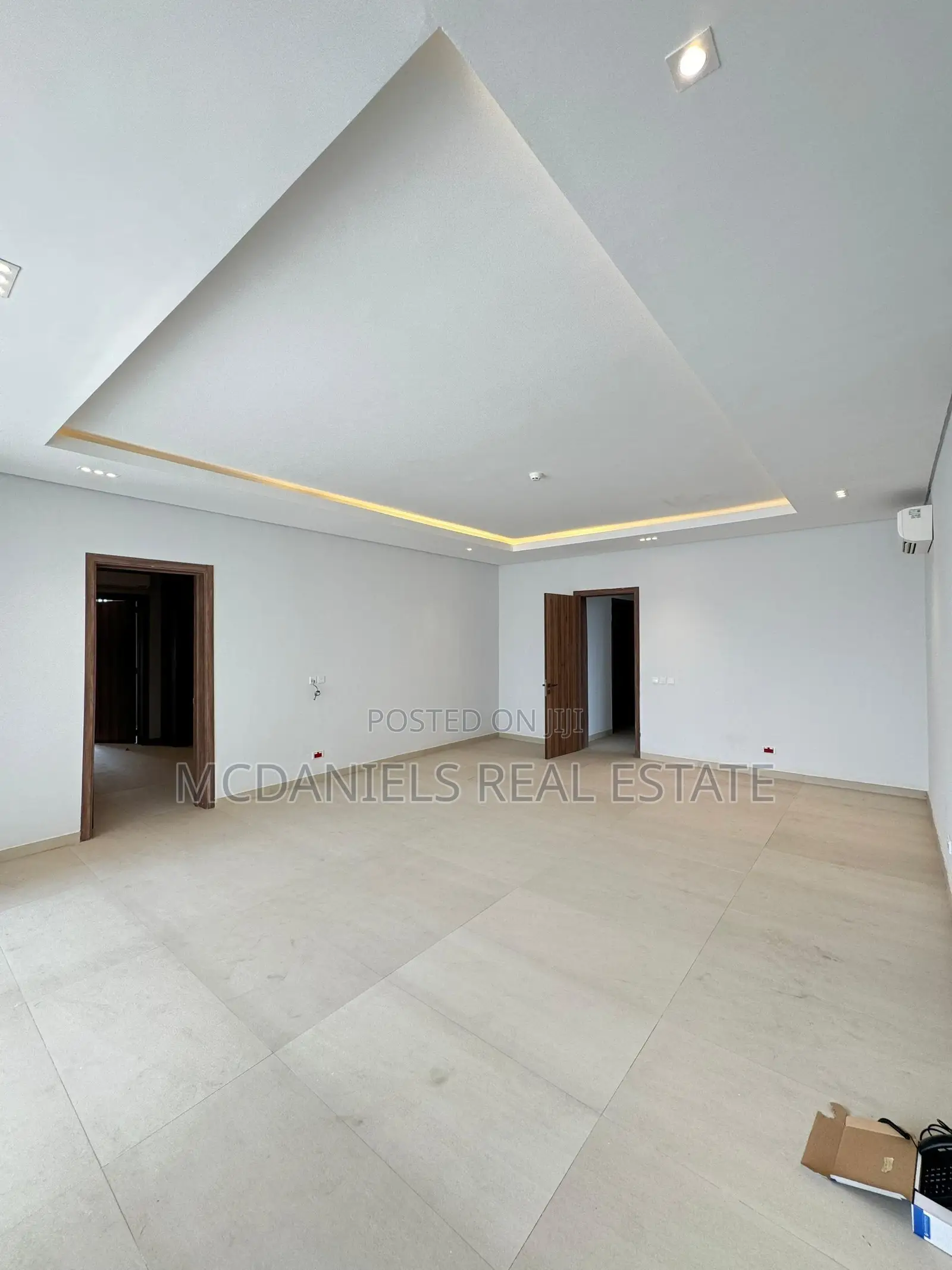 4bdrm Duplex in Banana Island for sale