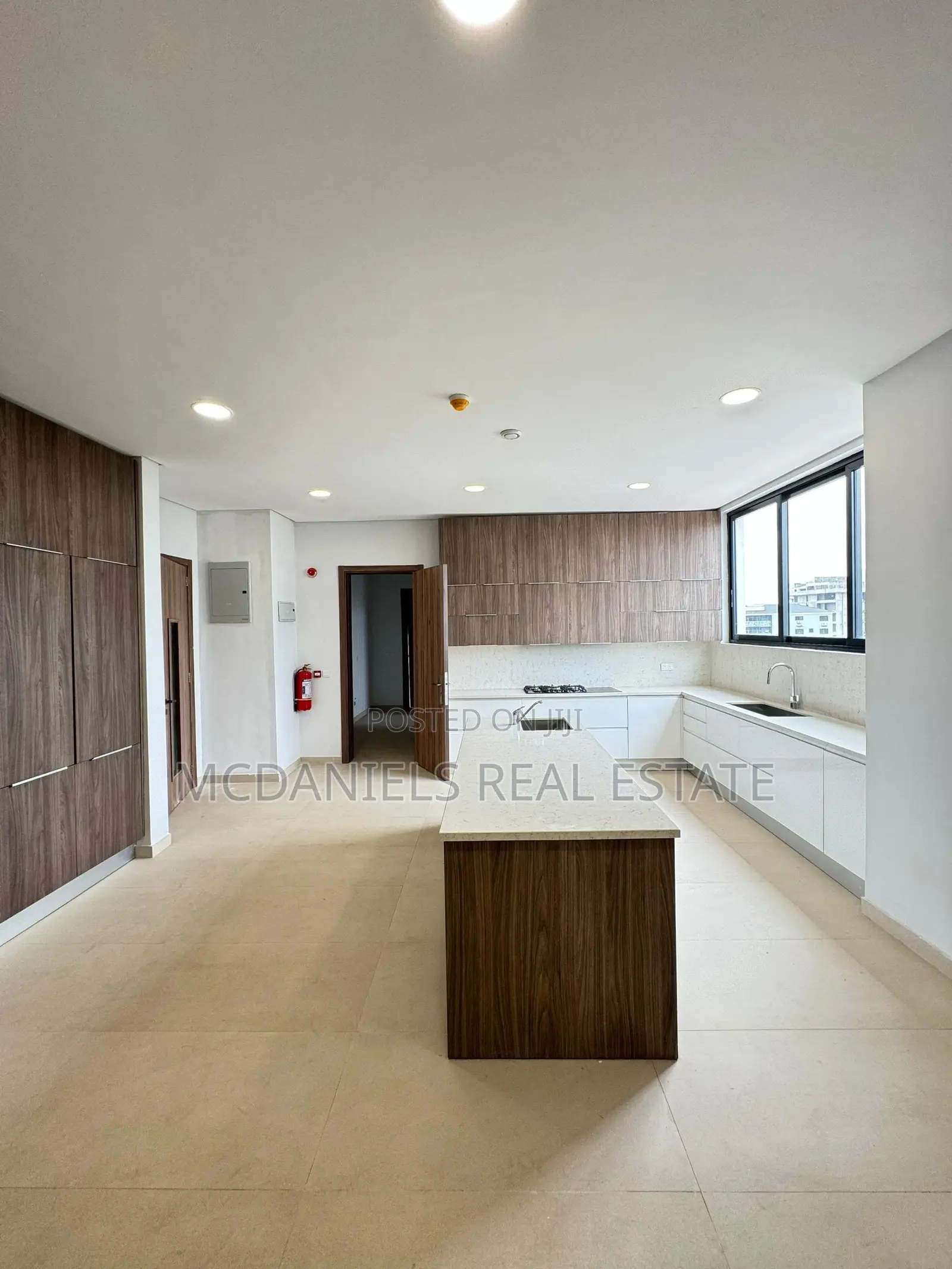 4bdrm Duplex in Banana Island for sale