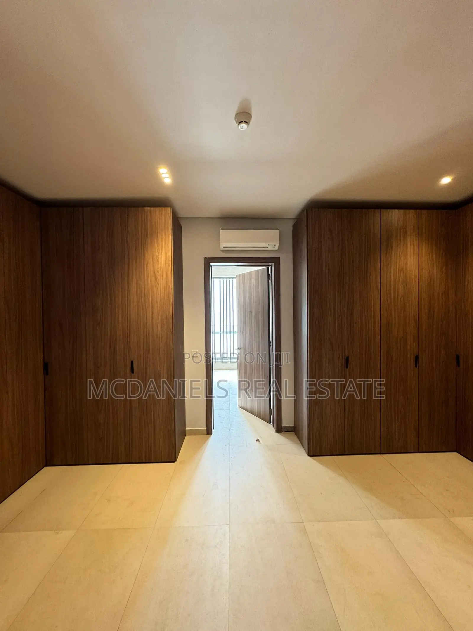 4bdrm Duplex in Banana Island for sale