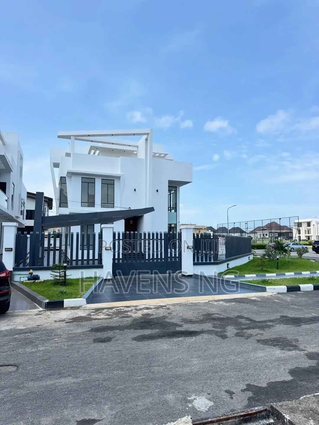 5bdrm Duplex in Osapa london for sale
