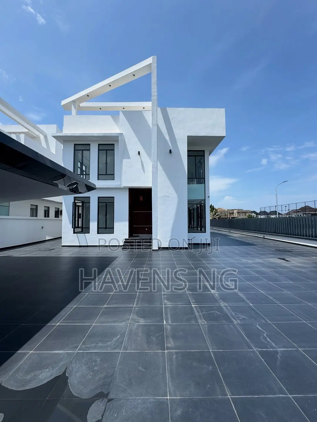 5bdrm Duplex in Osapa london for sale