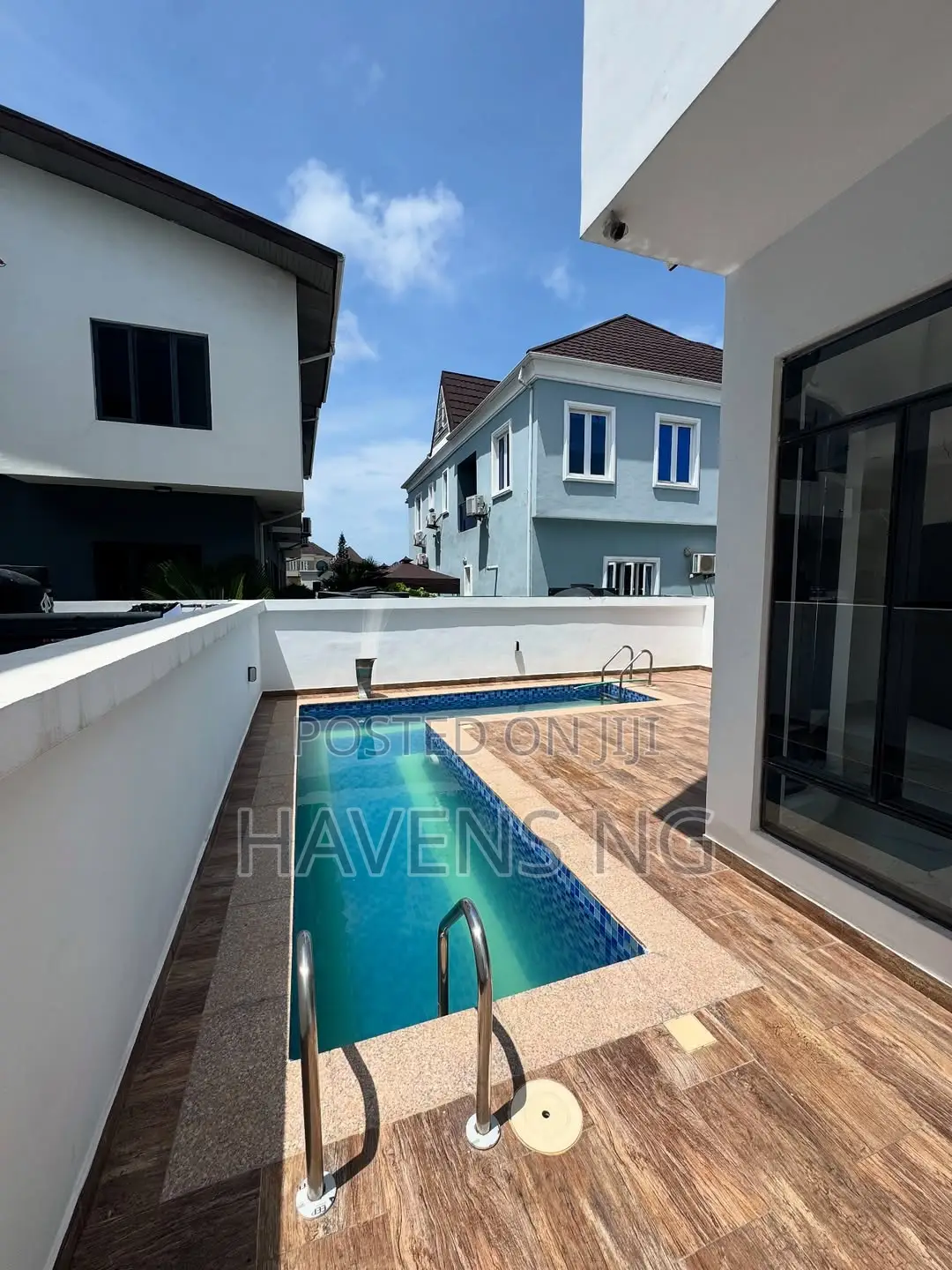 5bdrm Duplex in Osapa london for sale