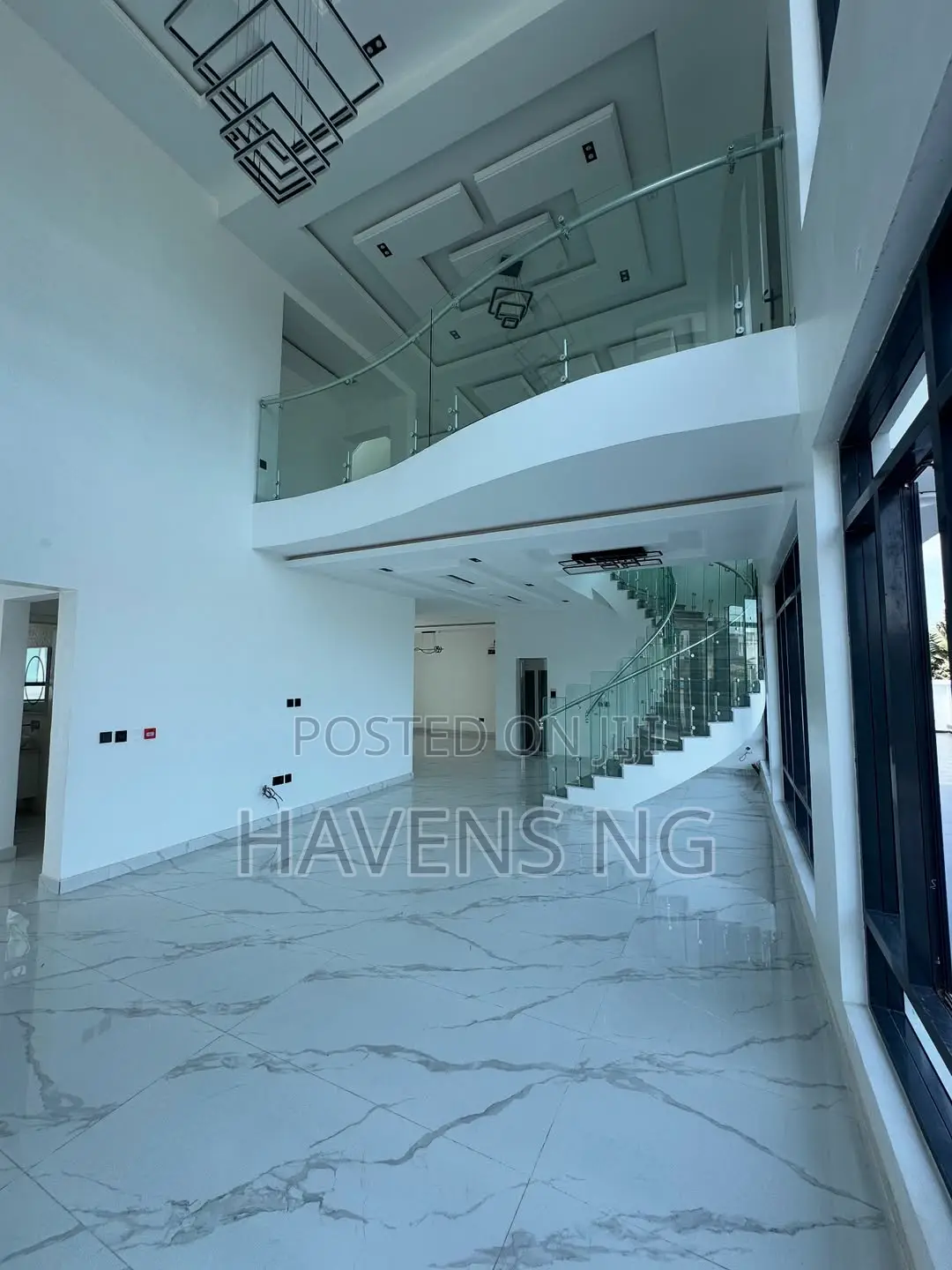 5bdrm Duplex in Osapa london for sale