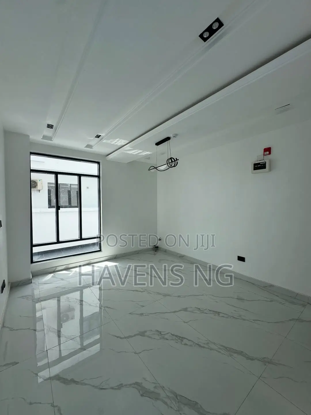 5bdrm Duplex in Osapa london for sale