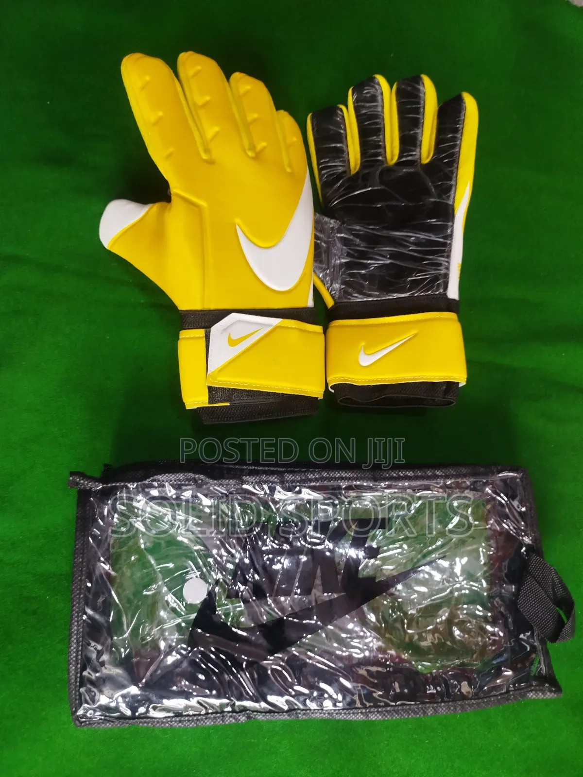 Solid Goalkeeper Gloves Original