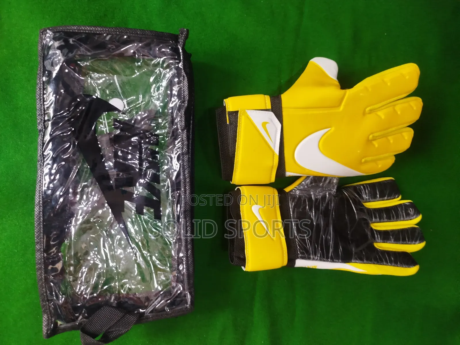 Solid Goalkeeper Gloves Original