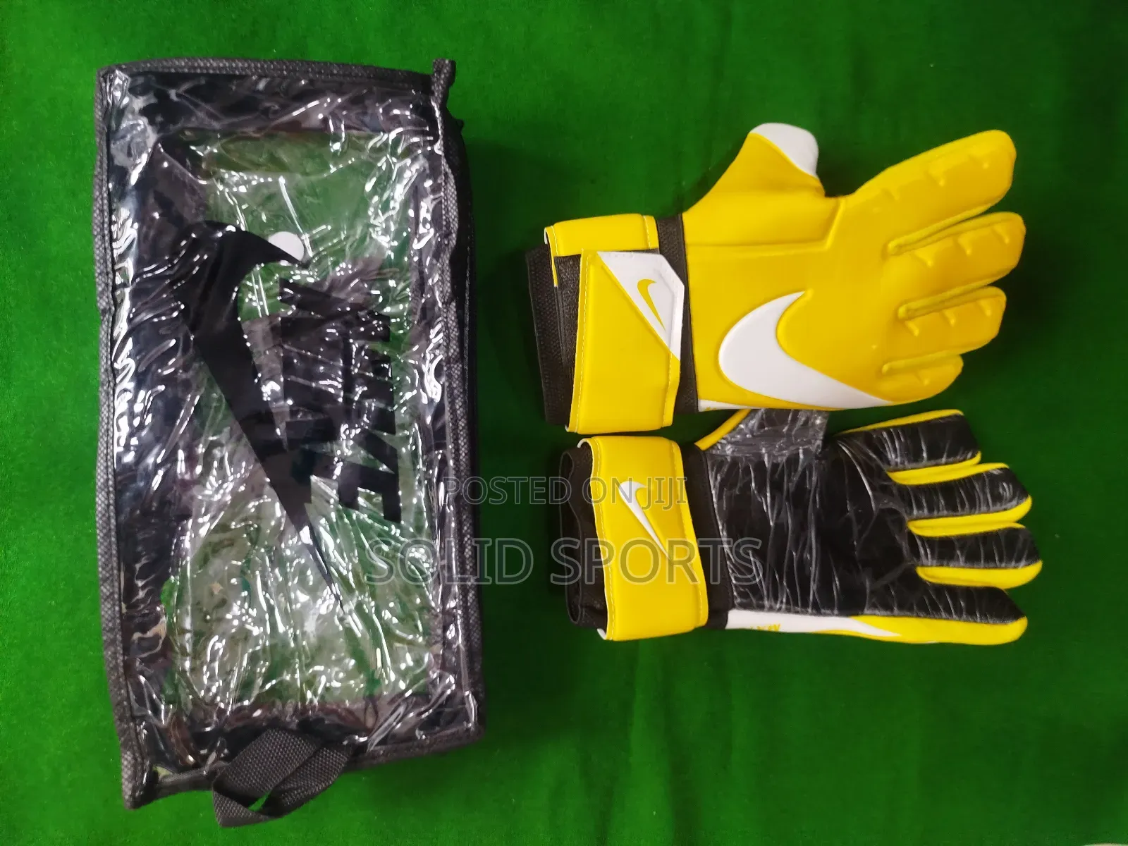 Solid Goalkeeper Gloves Original