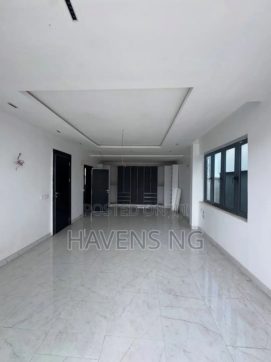 4bdrm Duplex in Chevron for sale