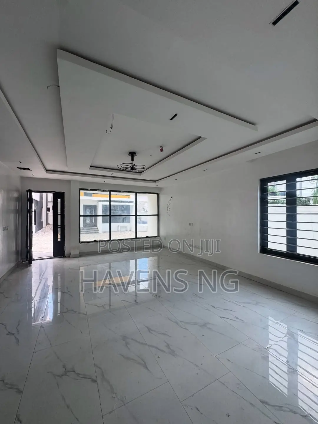 4bdrm Duplex in Chevron for sale