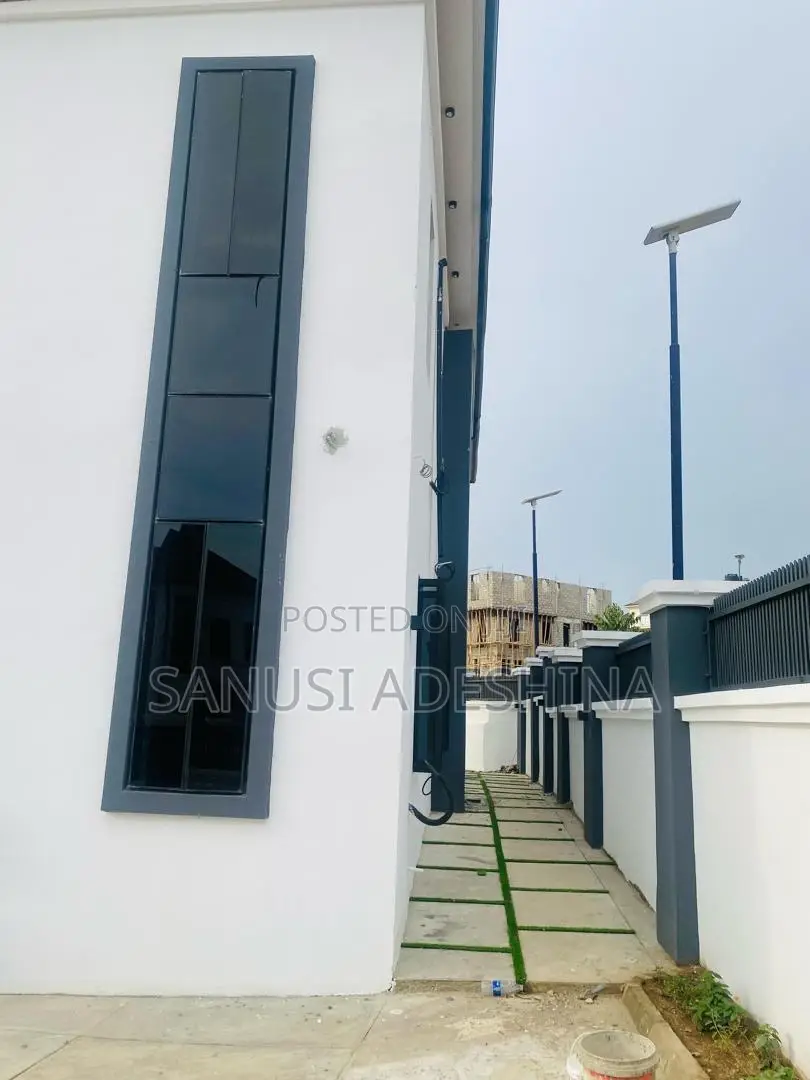 5bdrm Duplex in Naf Valley Asokoro for sale